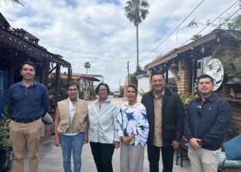 Presidenta municipal Rocío Adame fortalece coordinación con SEMARNAT para la protección ambiental del litoral de Playas de Rosarito