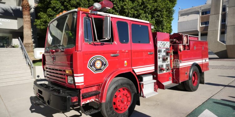 DIP. MOLINA GARCÍA FORTALECE A BOMBEROS DEL POBLADO CARRANZA CON CAMIÓN TIPO FORESTAL