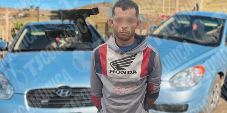 Policía Municipal de Tijuana detiene a hombre armado en El Refugio; vehículo estaría ligado a robo