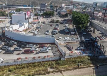 Asi lució el cruce de San Diego hacia Tijuana por bloqueo en El Chaparral