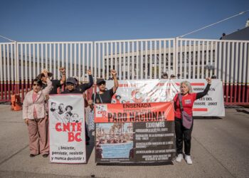 Docente de la CNTE toman garita de El Chaparral durante jornada de protesta nacional