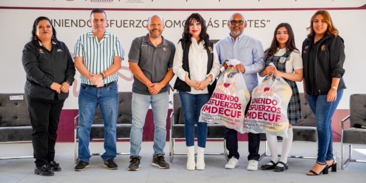 PIES EN MOVIMIENTO: NORMA BUSTAMANTE FORTALECE EL TEJIDO SOCIAL EN LAS ESCUELAS