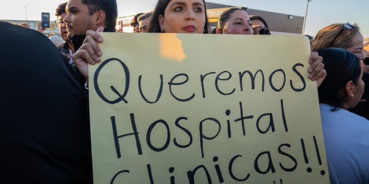 Residentes de Santa Fe protestan contra panteón; Ayuntamiento detiene proyecto