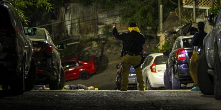 Hombre es asesinado en la colonia Camino Verde