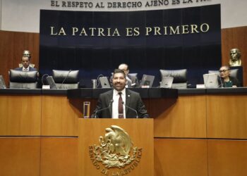 Presenta Armando Ayala iniciativa para proteger de abusos a usuarios del transporte aéreo en México