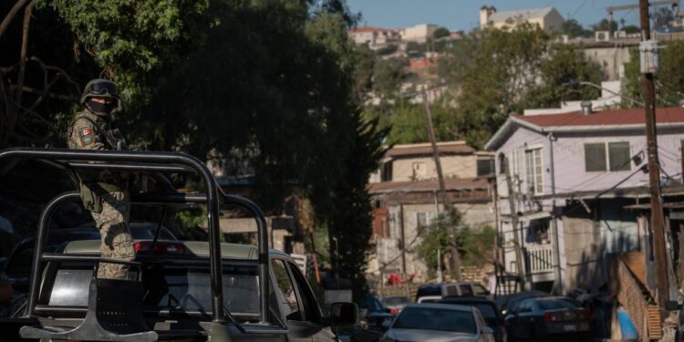 Hallan hombre sin vida con huellas de violencia y mensaje con amenazas en la colonia Obrera