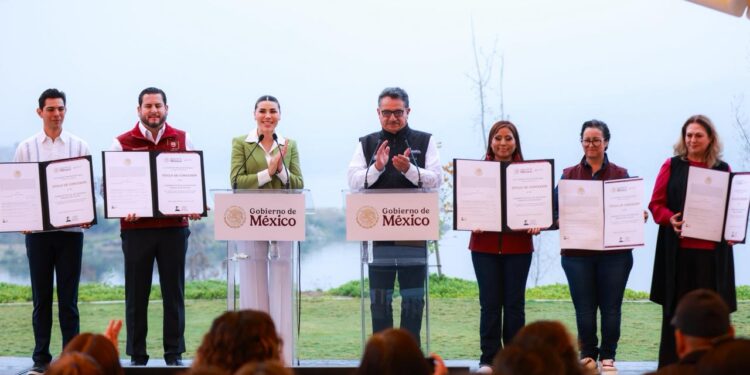 CONSOLIDAN GOBERNADORA MARINA DEL PILAR Y PRESIDENTA CLAUDIA SHEINBAUM PARDO LA JUSTICIA HÍDRICA EN BAJA CALIFORNIA CON ENTREGA DE TÍTULOS DE AGUA A MUNICIPIOS