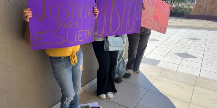 Familiares se manifiestan en FGE y logran atención para menor en Mexicali