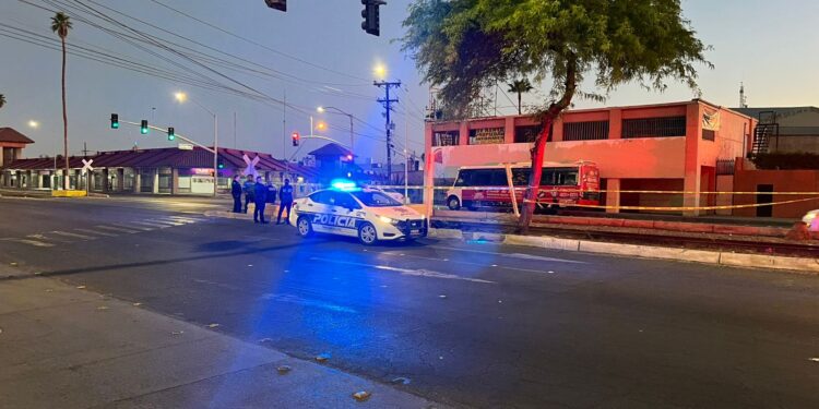 Muere hombre tras ser alcanzado por el tren en la Zona Centro de Mexicali