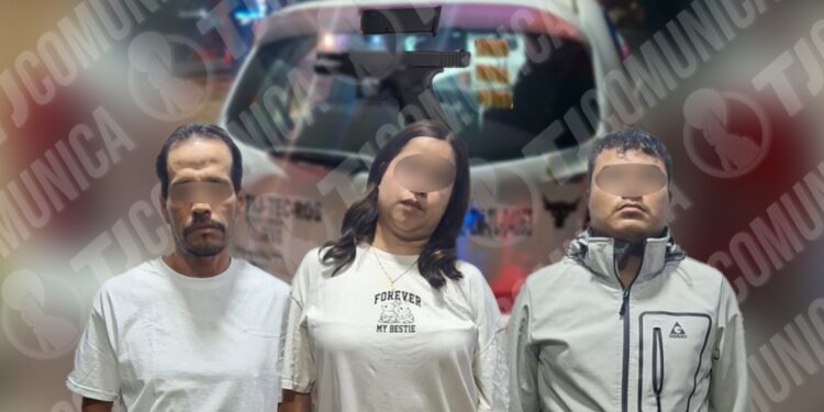 Detienen a tres con arma y uno tenía orden por homicidio en Tijuana