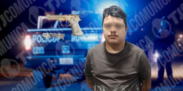 Lo atora la municipal con pistola chapeada en oro