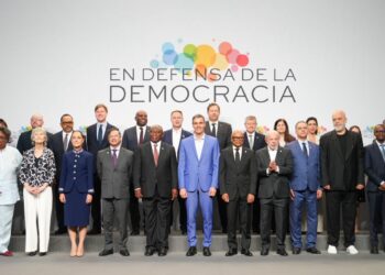 PRESIDENTA CLAUDIA SHEINBAUM PROPONE EN IV CUMBRE EN DEFENSA DE LA DEMOCRACIA EN BARCELONA, ESPAÑA, DESTINAR 10% DEL GASTO MUNDIAL EN ARMAMENTO A PROGRAMA GLOBAL DE REFORESTACIÓN Y DECLARACIÓN EN CONTRA DE LA INTERVENCIÓN MILITAR EN CUBA