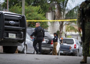 Asesinan a hombre dentro de un vehículo en la colonia Lagunitas