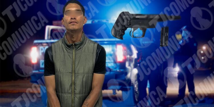 Municipales atoran a joven armado en Tijuana
