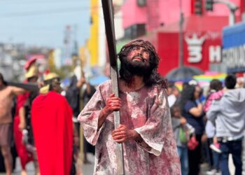 Avanza el Viacrucis en Zona Centro