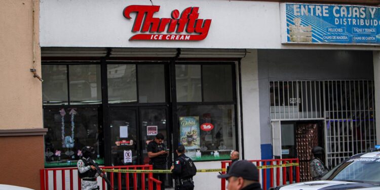 Ataque armado dentro de nevería Thrifty deja a un hombre sin vida en Jardines de Agua Caliente