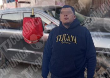 Policía Municipal de Tijuana detiene a sujeto por intentar incendiar vehículos en Chilpancingo
