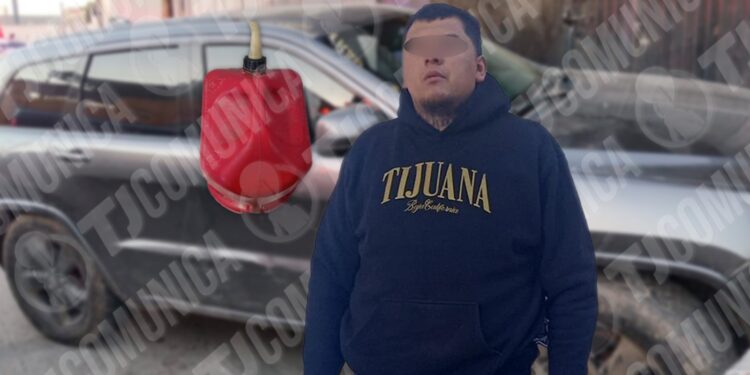 Policía Municipal de Tijuana detiene a sujeto por intentar incendiar vehículos en Chilpancingo