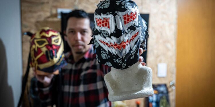 Abraam Pacheco, el mascarero mexicano que elabora piezas para luchadores internacionales