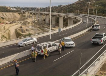 Choque en el viaducto elevado deja una mujer lesionada