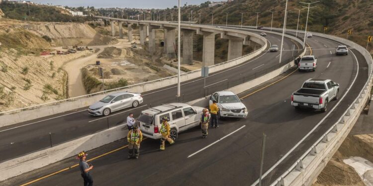 Choque en el viaducto elevado deja una mujer lesionada