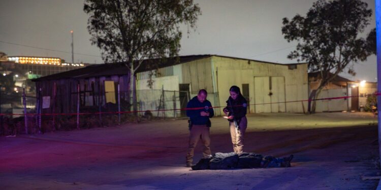 Localizan cuerpo maniatado en Loma Bonita