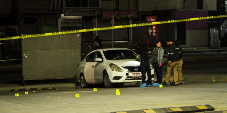 Atacan a balazos sitio de taxi en Villa del Campo; hay cuatro hombres lesionados