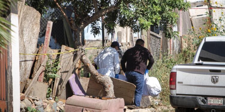 Localizan a pareja sin vida con huellas de violencia en la colonia Girasoles