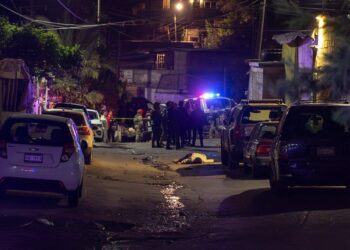 Hombre es asesinado a balazos en Ciudad Jardín; agresores abandonan motocicleta