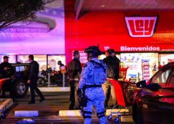 Asalto con violencia en tienda Ley Casa Blanca deja un detenido y un guardia lesionado