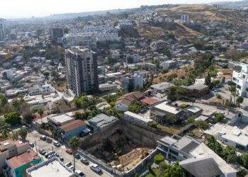 Vecinos de la colonia Madero se manifestaron por la construcción del edificio “Sideway”; Ayuntamiento de Tijuana ya clausuró la obra