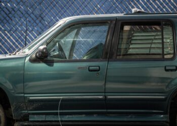 Hallan persona sin vida dentro de vehículo abandonado en la Zona Río