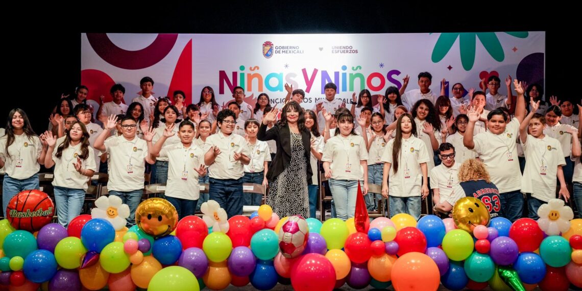 GABINETE MUNICIPAL INFANTIL: NORMA BUSTAMANTE TOMA PROTESTA A NIÑAS Y NIÑOS FUNCIONARIOS POR UN DÍA