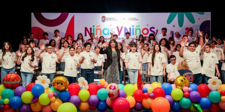 GABINETE MUNICIPAL INFANTIL: NORMA BUSTAMANTE TOMA PROTESTA A NIÑAS Y NIÑOS FUNCIONARIOS POR UN DÍA