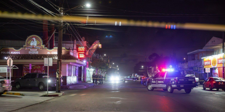Ataque armado en mariscos deja tres muertos y tres heridos en Tijuana