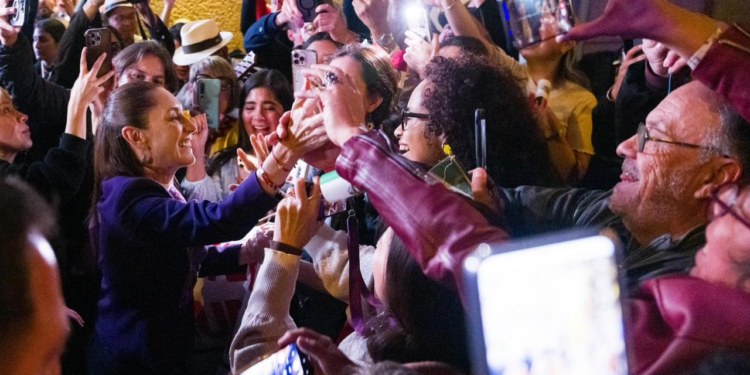 La Presidenta Claudia Sheinbaum concluyó su gira por Barcelona, España, que estuvo marcada por el respaldo de la comunidad mexicana que, desde su llegada, la cobijó con gran cariño.