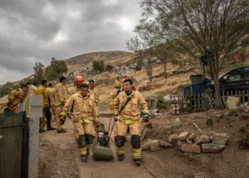Bomberos rescatan a tres personas durante evento religioso en el Cerro Colorado