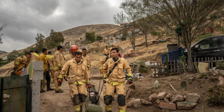 Bomberos rescatan a tres personas durante evento religioso en el Cerro Colorado
