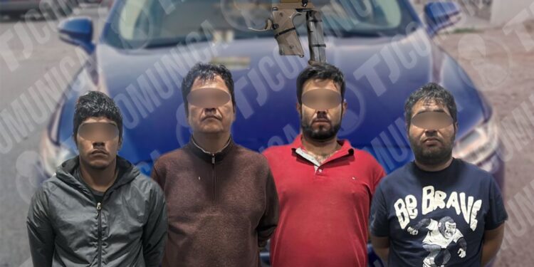 Municipales atoran a cuatro con arma corta tras persecución en la Mariano Matamoros