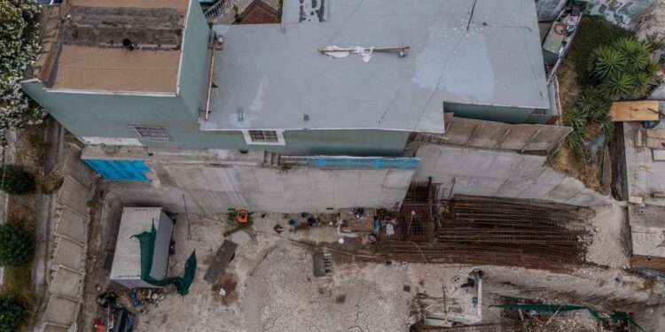 Vecinos de Villa Floresta exponen que obra inconclusa pone en riesgo viviendas