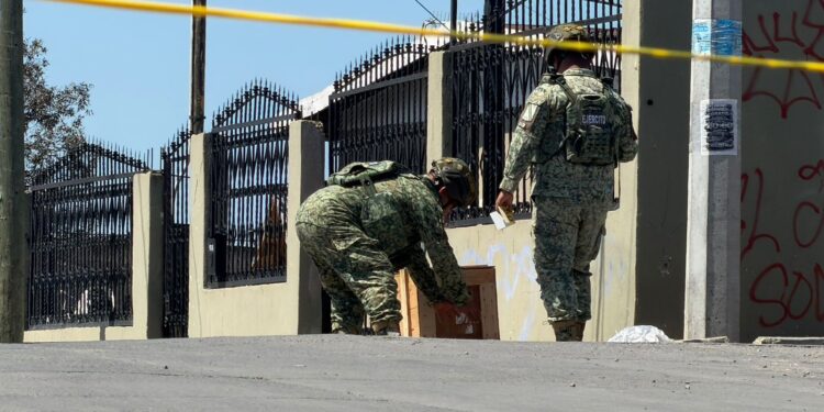 Localizan caja sospechosa con narcomensaje en Jardines del Rubí