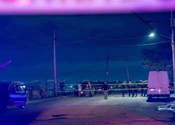 Asesinan a conductor y termina impactado contra un poste en El Laurel