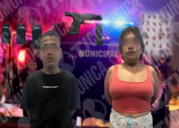 Municipales atoran a salvadoreño y mujer bélica con radios, droga y arma de fuego