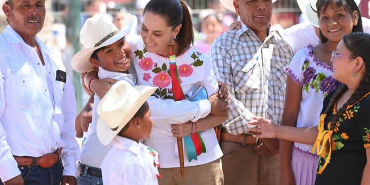 EN SONORA, PRESIDENTA CLAUDIA SHEINBAUM FIRMA DECRETO POR EL CUAL SUMAN 45 MIL 794 HA DE TIERRA RESTITUIDAS AL PUEBLO YAQUI, INAUGURA COMEDOR INFANTIL Y ANUNCIA PROGRAMA PARA FORTALECER AGRICULTURA Y PESCA