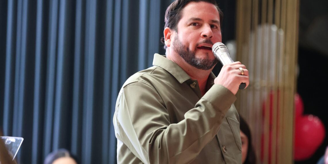 Asiste Ismael Burgueño a festejo del Día de las Madres