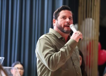 Asiste Ismael Burgueño a festejo del Día de las Madres