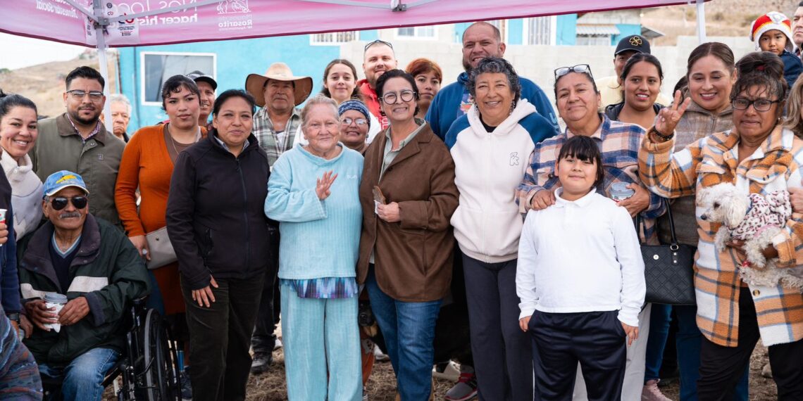 Fortalece Presidenta Municipal Rocío Adame cercanía con vecinas y vecinos de la colonia Agua Marina