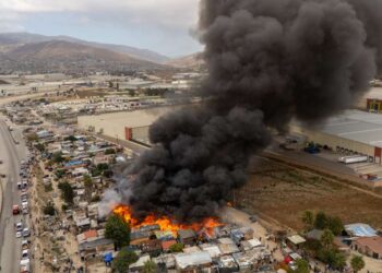 Incendio arrasa con viviendas en Vía Rápida Alamar; fueron 39 casas consumidas
