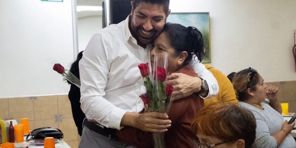 Armando Ayala refrenda su compromiso con las mujeres en Ensenada