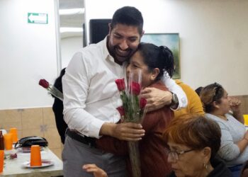 Armando Ayala refrenda su compromiso con las mujeres en Ensenada